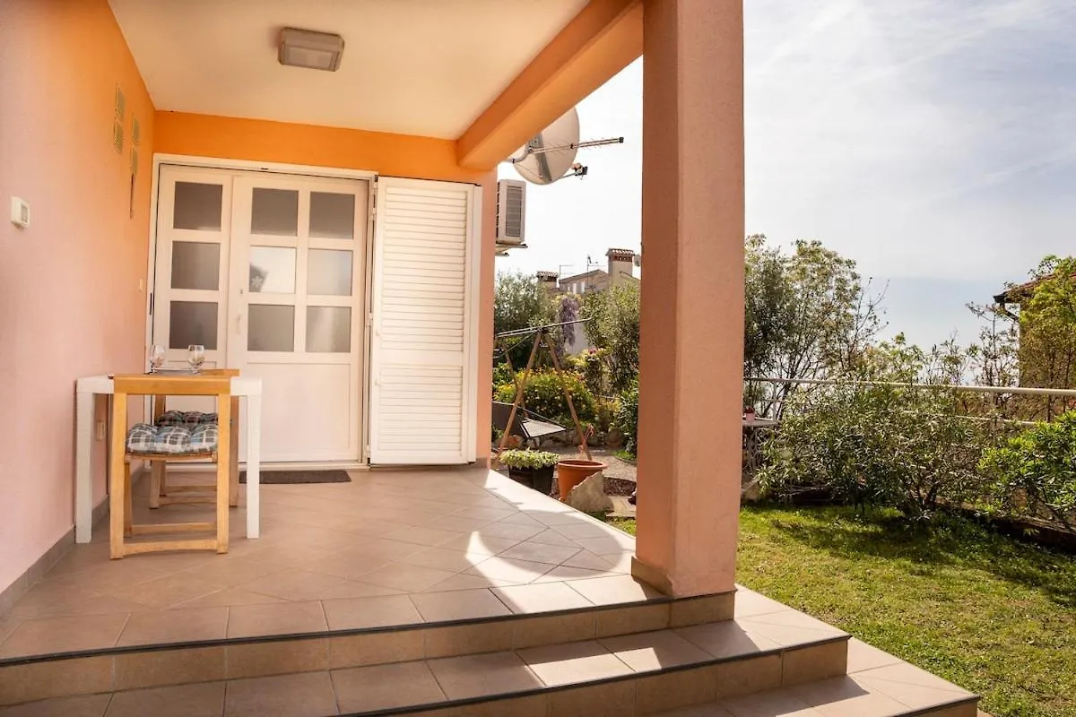 Rabac-Quiet And Cute Apartment With Grill,6001
