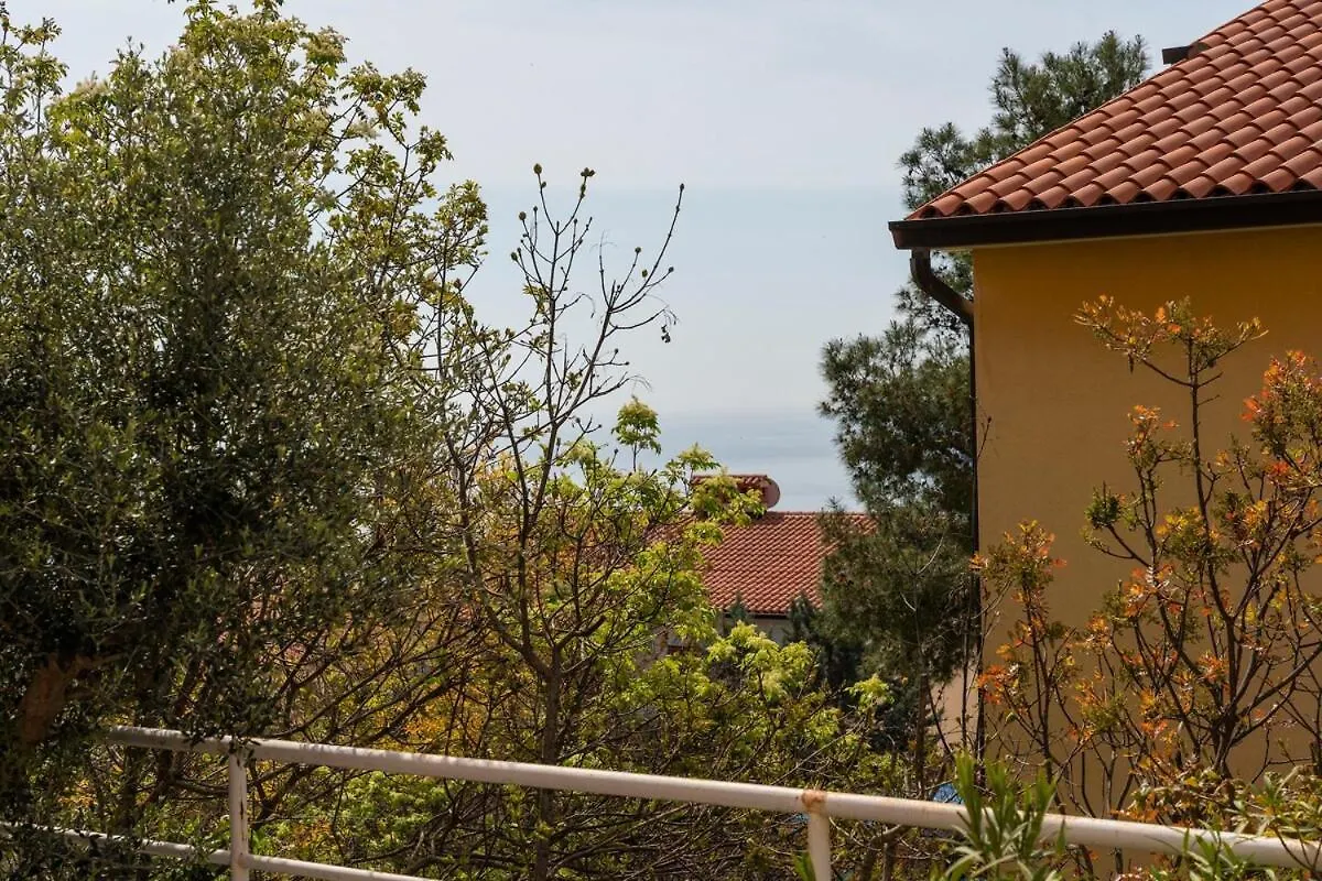 Rabac-Quiet And Cute Apartment With Grill,6001