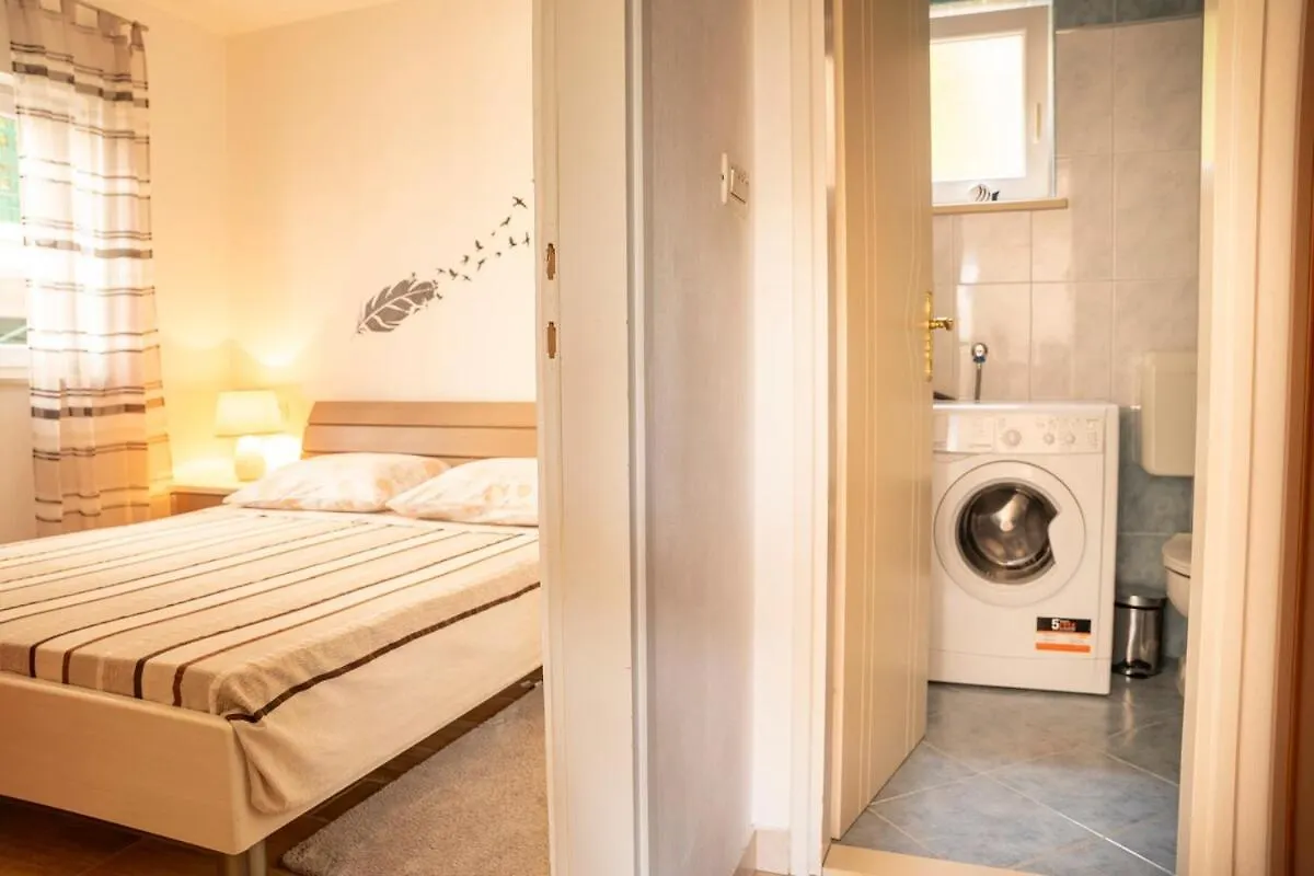 Rabac-Quiet And Cute Apartment With Grill,6001 קרואטיה