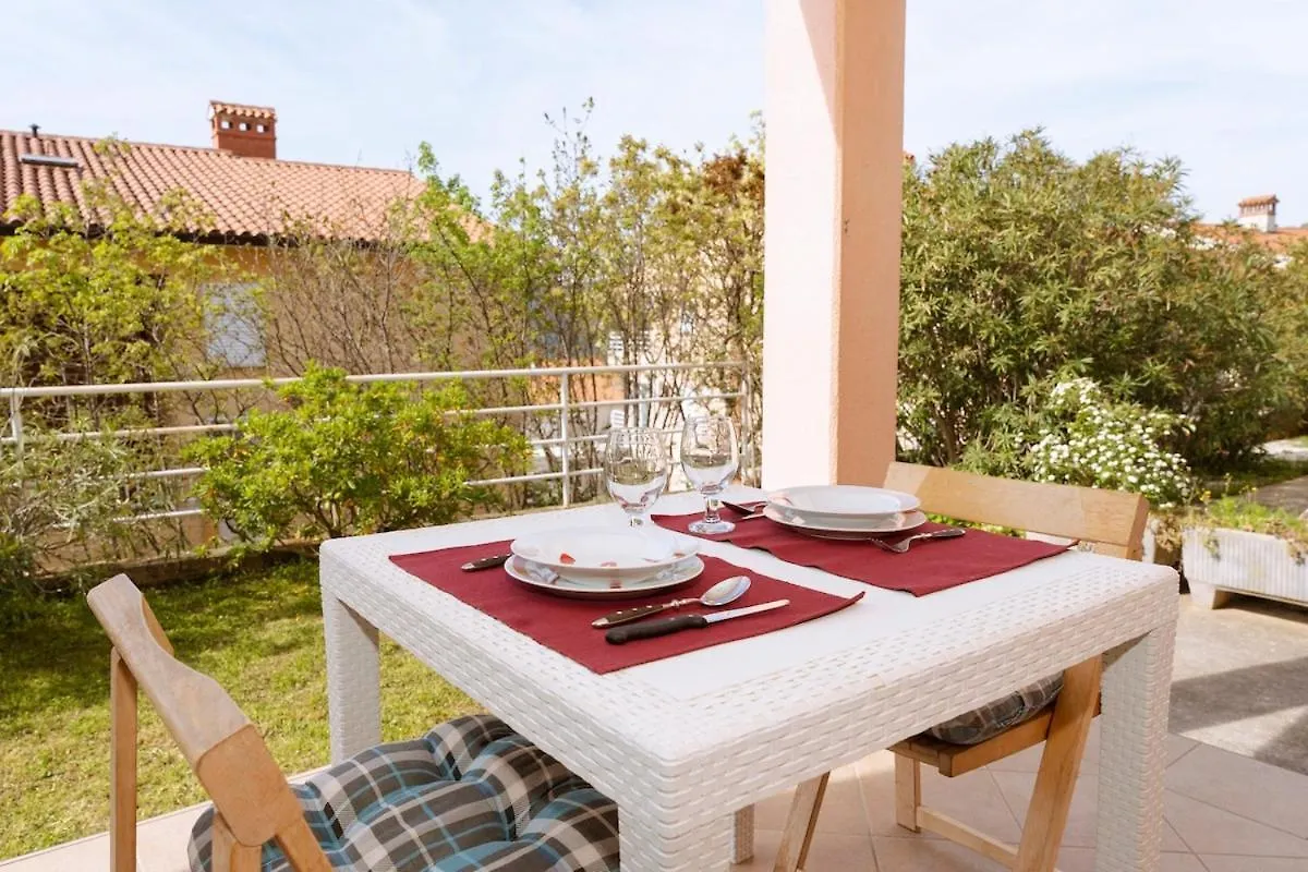 Rabac-Quiet And Cute Apartment With Grill,6001